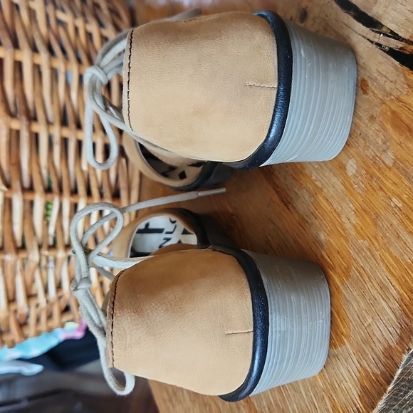 Fly London Phis Tan Tie Front Wedge Shoes Sz 6.5 / 7 - Picture 3 of 13